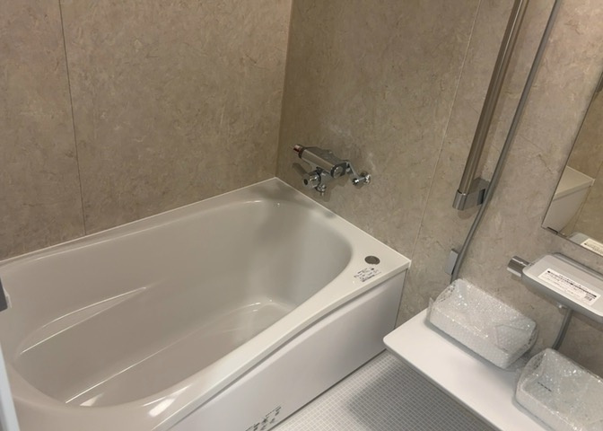 入浴時の快適さも大事なことですが、綺麗な状態を維持できなければ気持ちよく入浴できません。毎日の掃除が楽という点は大事なポイントになります！カビが生えにくく掃除がしやすい、壁や浴槽を選ぶといいでしょう。