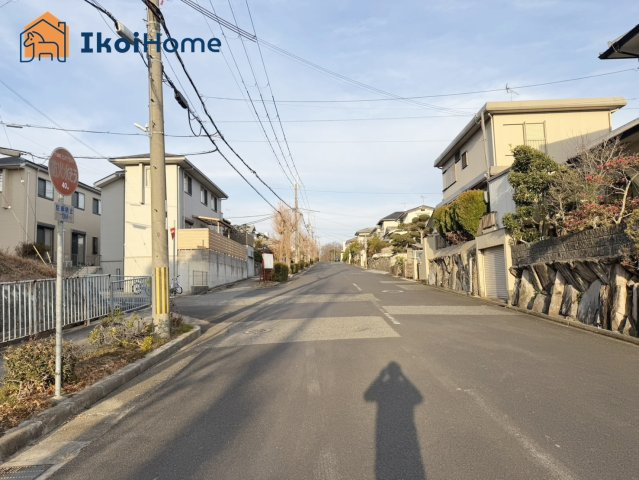 ●年中無休：当日予約可●前面道路北西側広く幅員約12mございますのでお車の出し入れも安心です。