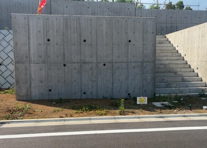 家を建てる前提で土地を探している場合、地盤の丈夫さは譲れない条件の一つです。地盤が脆弱だと追加工事が必要となります。また、過去に地盤沈下や液状化現象を起こした土地は、できるだけ避けた方がいいでしょう。