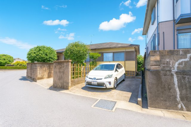 前面道路含む現地写真です