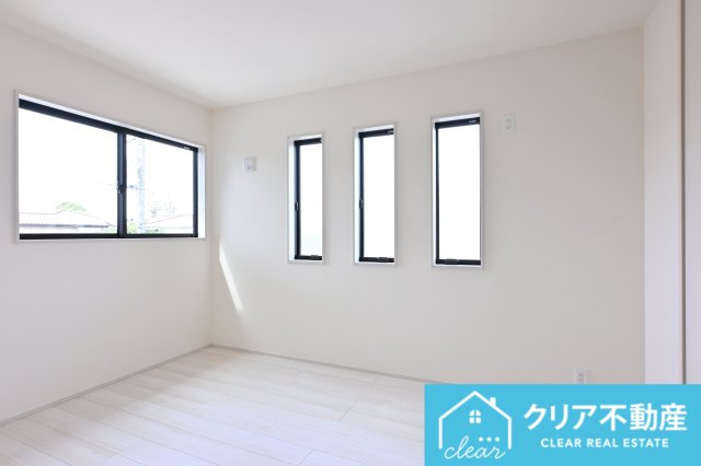 2面採光の洋室は日当たりがよくあったか♪