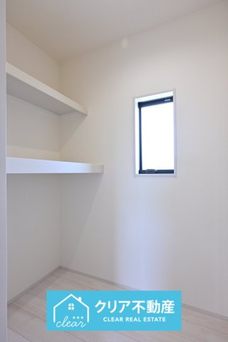 季節外の洋服や冷暖房器具もしまっておける大容量の納戸付きです！