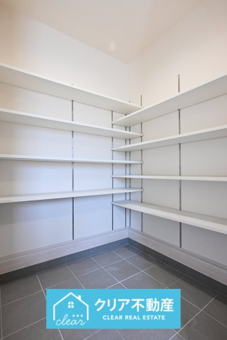 大型のシューズボックスがあるので、家族全員の靴をしっかり収納！玄関スッキリ！