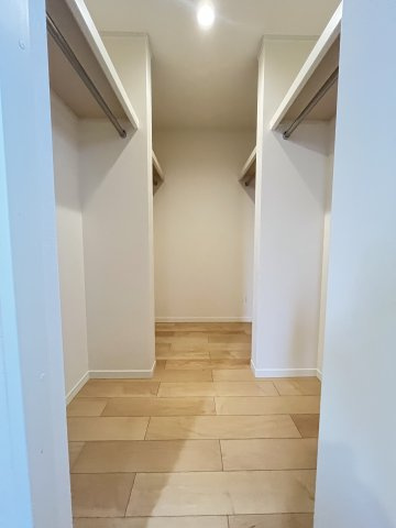 広々ウォークインクローゼット