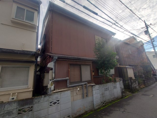 徒歩10分以内にスーパー・ドラックストアなどあり、買い物に便利な住環境
