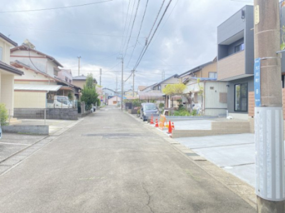 閑静な住宅地でゆったり落ち着いて暮らせます。