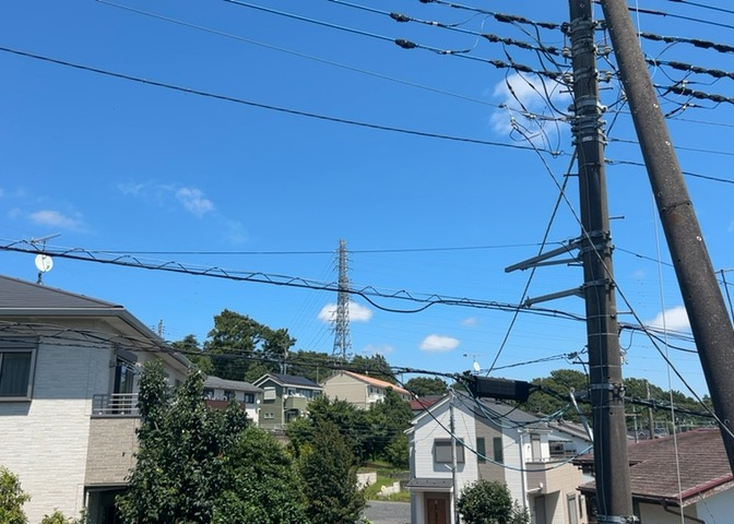 眺望を気にして物件を探す場合、前面に建物が建っていないか現地で確認しましょう！前面に建物があると景色はもちろん、日当たりや風通しにも影響が出てきます。住んだ時のことを想像しながら現地見学をしましょう。