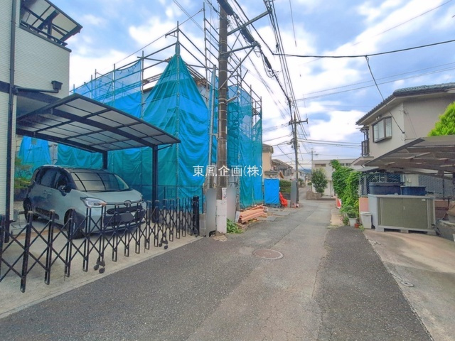 前面道路含む現地写真です