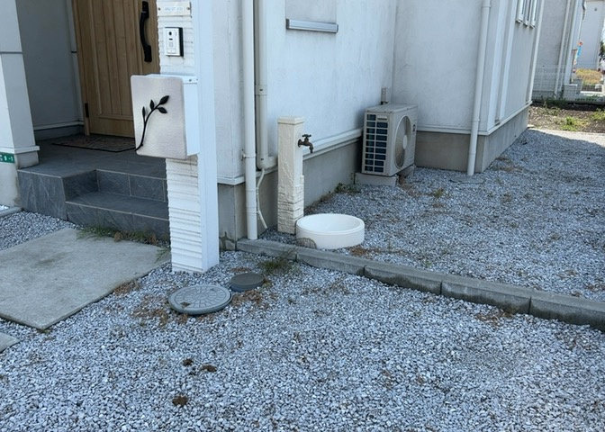 敷地内に散水栓や立水栓があると便利です。水道水を直接利用できるため、水を運ぶ手間を省くことが出来ます。大量の水を必要とする洗車作業や清掃などに役立ちます。その他設備とあわせて、現地でご確認ください。