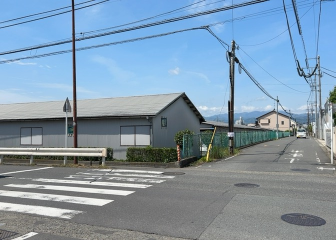眺望を気にして物件を探す場合、前面に建物が建っていないか現地で確認しましょう！前面に建物があると景色はもちろん、日当たりや風通しにも影響が出てきます。住んだ時のことを想像しながら現地見学をしましょう。