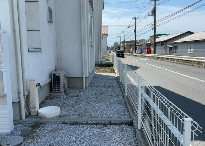 庭があることでガーデニングや家庭菜園はもちろん、こどもの遊び場やペットを放して遊ぶことができます。また、家の周囲に余裕があるということです。隣地との間があれば、十分な日当たりと、風通しが確保できます。