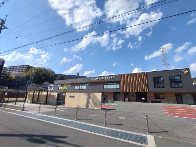 にじいろの森こども園