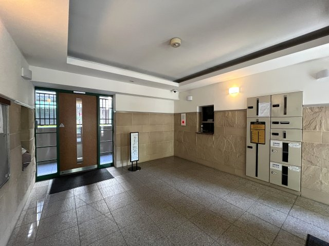 宅配ボックス付きのため、不在時でも荷物を受け取りやすく忙しい方にも便利です。