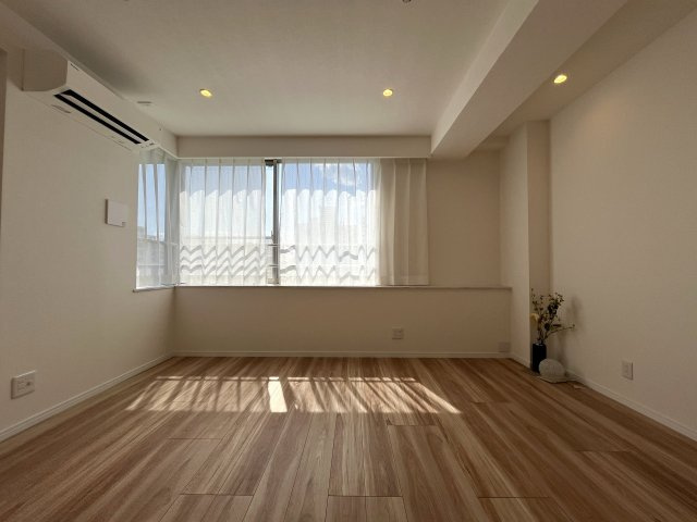 家で過ごす時間を快適に整える、リノベーション済のリビングダイニングです