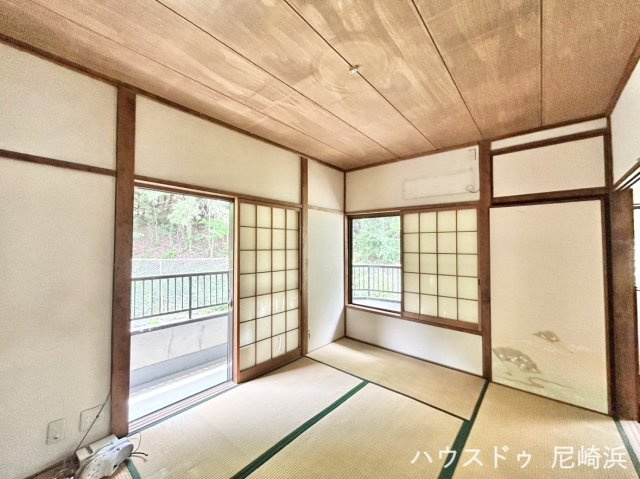 ■2階　和室6帖　二面採光で採光をたっぷり取り入れられます。
