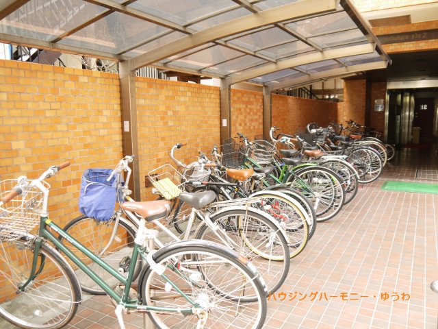 屋根付きの駐輪場となっていますので、雨の日でも大切な自転車が濡れずに済みます。