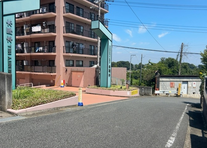 外観はマンション管理がされているかの目安になります。築年数が古いと、壁面は劣化してひび割れが生じることも！建物が古びていても細かいところが修繕されていると、きちんと管理されているなぁと感じるでしょう。