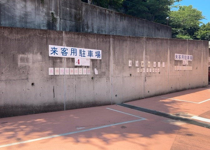駐車場と明記されていても、最小スペースでつくられた駐車場だと大型車は駐車できなかったり、出入りしにくくなったりする可能性があります。お車のサイズと購入したい物件の駐車場のサイズを現地で確認しましょう。