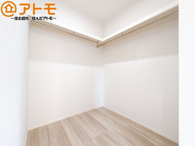 収納家具を減らせる容量の大きなクローゼット♪