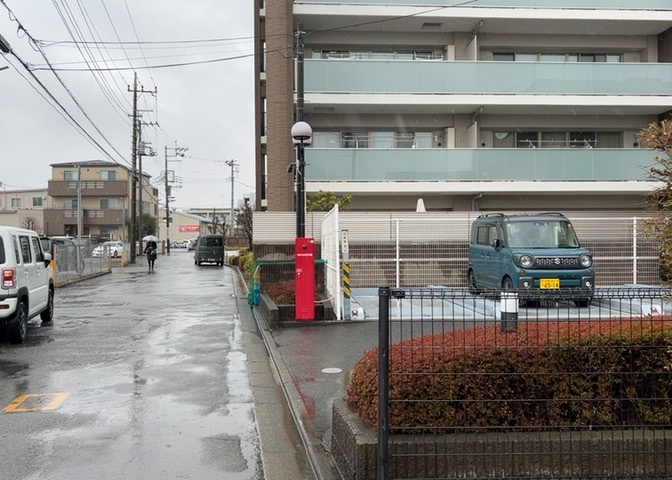 眺望の良さを楽しめるダイニングキッチンで家族団らんの時間を過ごしてはいかがでしょうか。バルコニーから見える景色を家族で眺める時間は、時間が経つのを忘れてしまいそうですね。是非、現地を見に行きましょう！