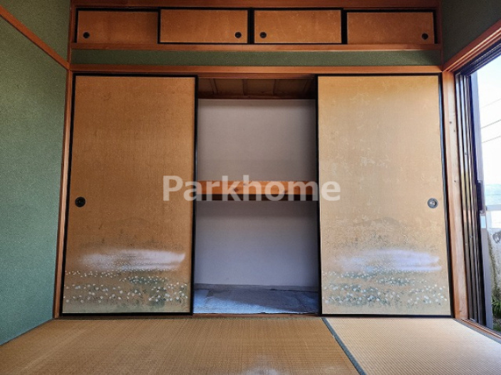 和室ならではの温かな和の空間で寛ぎの時間を過ごせます