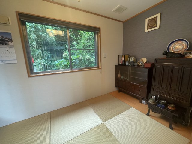 リビング横の和室です。落ち着いた空間となっています。