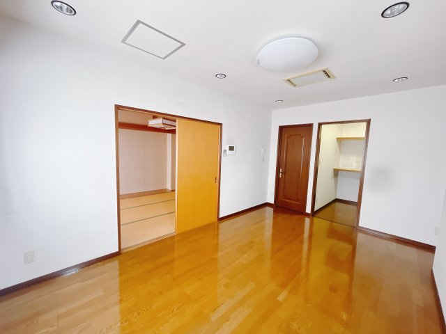 ■主寝室｜広い寝室ならインテリアも自由自在にお楽しみいただけます♪お外から帰ってきた後は寝室でゆっくり自分の時間をお過ごしください。