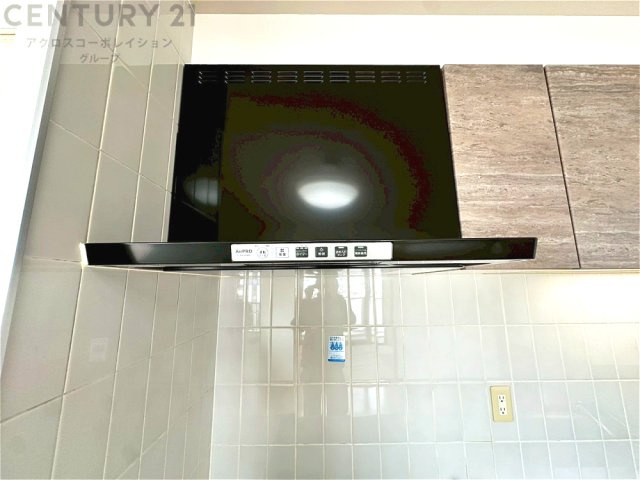 パワフルな吸引力で調理中の臭気等をしっかり処理してくれ、室内を快適に保ってくれます。