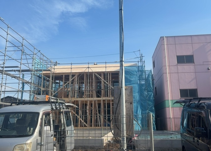 眺望を気にして物件を探す場合、前面に建物が建っていないか現地で確認しましょう！前面に建物があると景色はもちろん、日当たりや風通しにも影響が出てきます。住んだ時のことを想像しながら現地見学をしましょう。