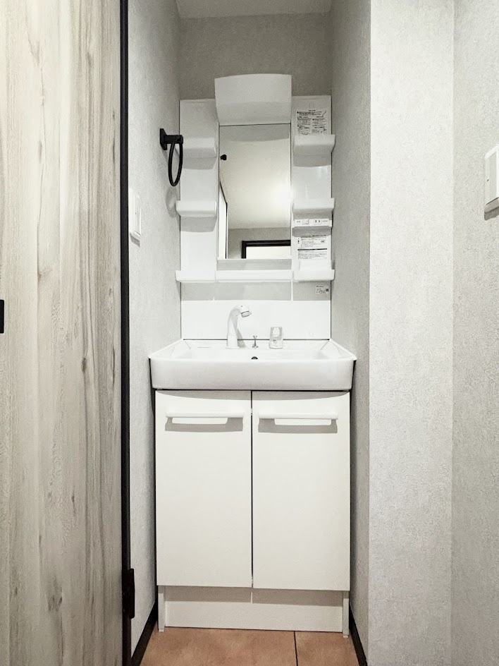 ◆毎日使う場所だから、機能的で使いやすさに配慮したパウダールーム。すっきりと使えるように収納も豊富にご用意しています。　