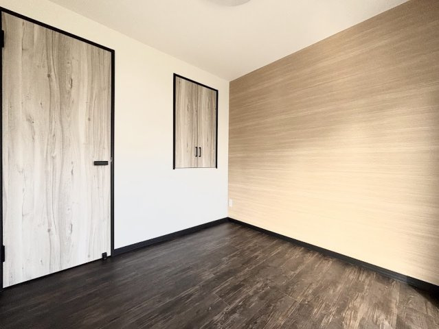 ◆室内はいつも明るい印象なので気持ちの良い朝を迎えられます。各部屋にはクローゼットを完備しており、収納が多いお家はすっきりして快適空間です。　