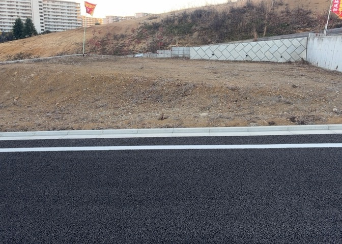家を建てる前提で土地を探している場合、地盤の丈夫さは譲れない条件の一つです。地盤が脆弱だと追加工事が必要となります。また、過去に地盤沈下や液状化現象を起こした土地は、できるだけ避けた方がいいでしょう。