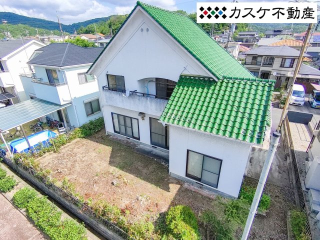 道路から見えずプライベート空間がつくれるお庭