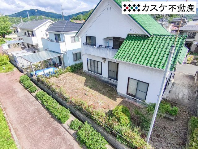 道路から見えずプライベート空間がつくれるお庭