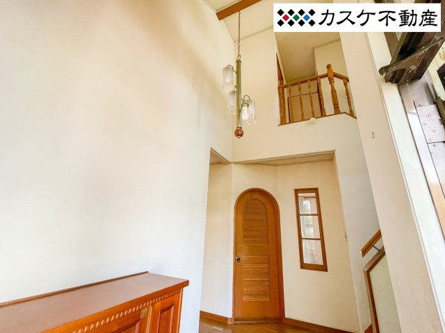 玄関は吹き抜けなのでとても解放感があります