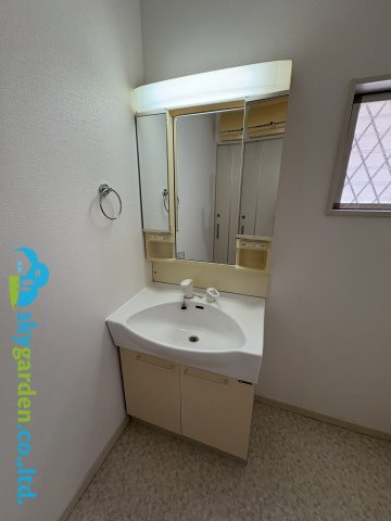 朝の支度にも助かる、独立の洗髪洗面化粧台