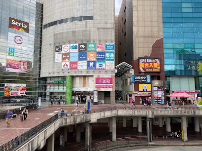 京王相模原線『京王多摩センター』、小田急多摩線『小田急多摩センター』駅まで徒歩13分