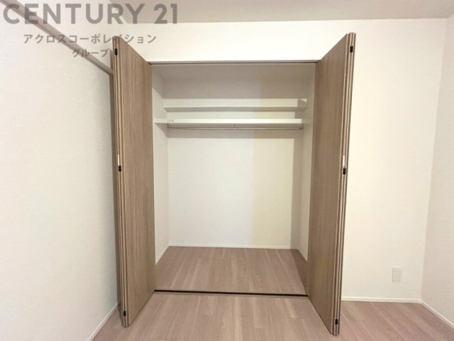 衣類やアクセサリー、小物類の収納が便利で整理整頓がしやすく、部屋の美観を保ちつつ、スペースを最大限に活用できます。衣服のしわやダメージを防ぎ、長持ちさせることができます。