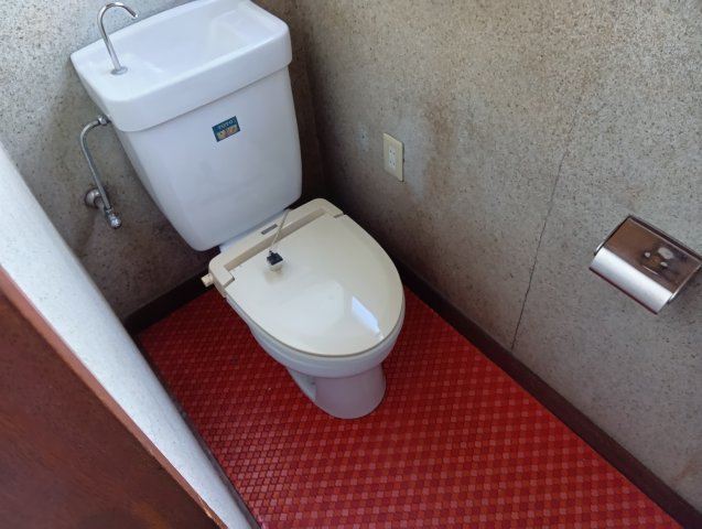 コンパクトな設計で空間を広く感じさせるデザインになっています。