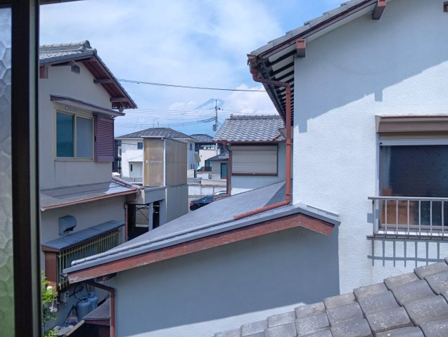 眺望が素晴らしくお部屋から富士山が見えます。富士山を望む景色を日常的に楽しめます。
