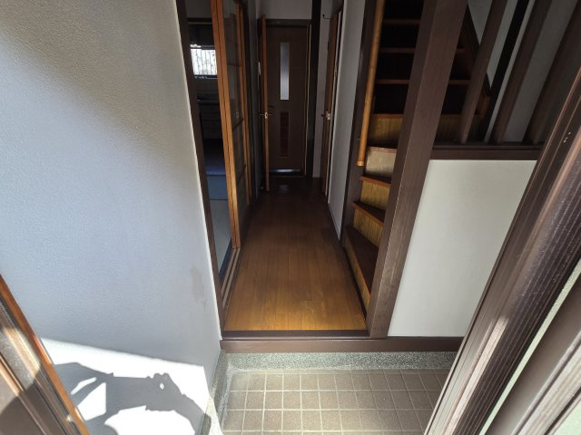 明るい玄関です