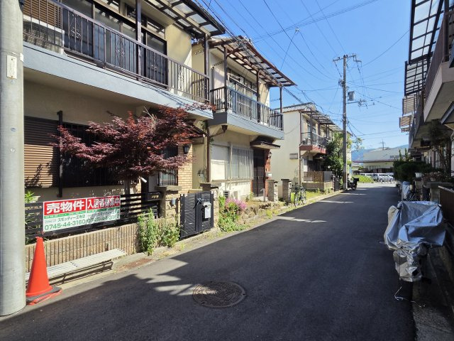 前面道路含む現地写真です