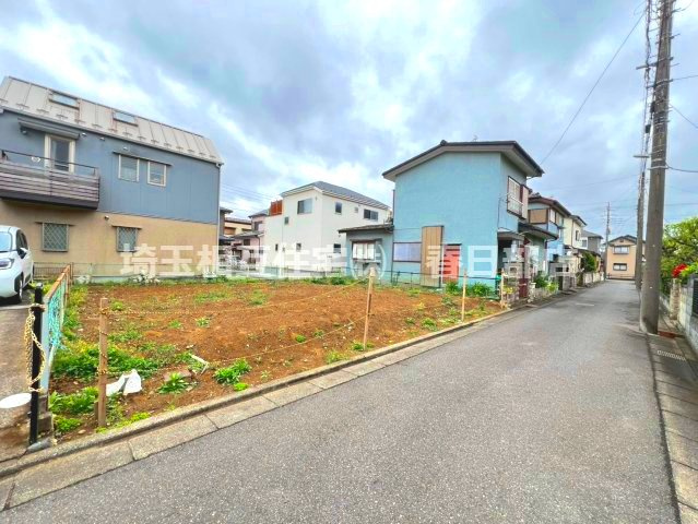 カスミまで徒歩約5分(350ｍ)でお買い物に便利な住環境です。
