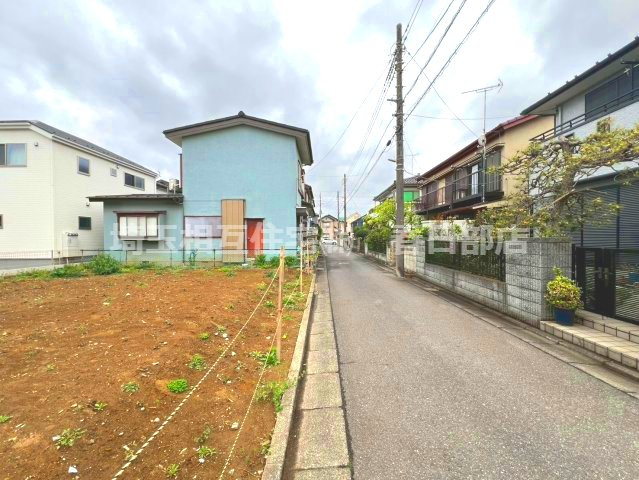 カスミまで徒歩約5分(350ｍ)でお買い物に便利な住環境です。