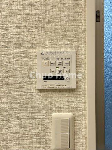 【浴室乾燥機】暖房・冷風・換気・乾燥が可能です。毎日を快適に過ごせるうれしい機能が揃っています。雨の日の洗濯物も安心です。