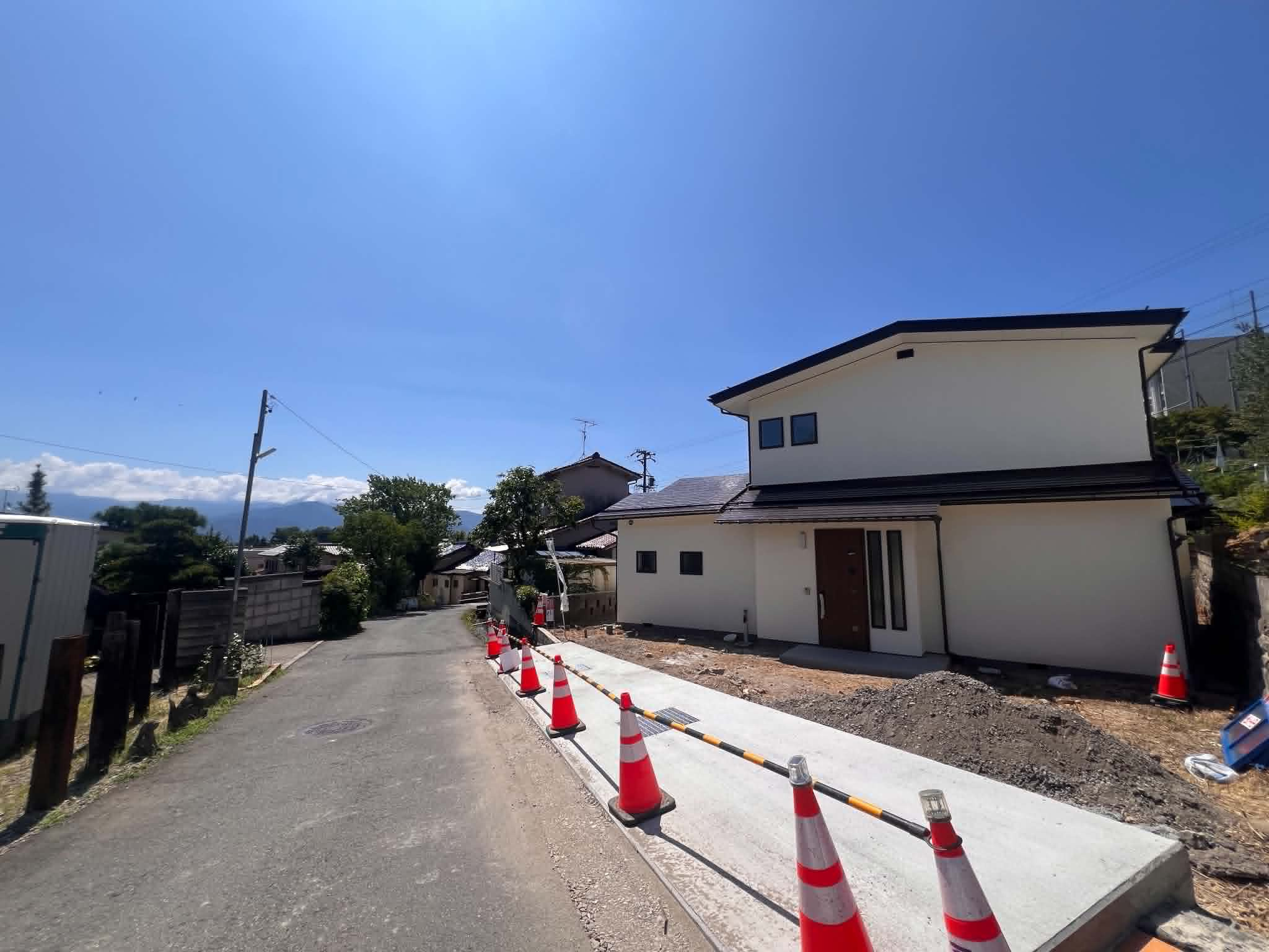 高台ならではの眺望と、徒歩10秒の距離にゴミステーション。日々の事なので結構嬉しい？