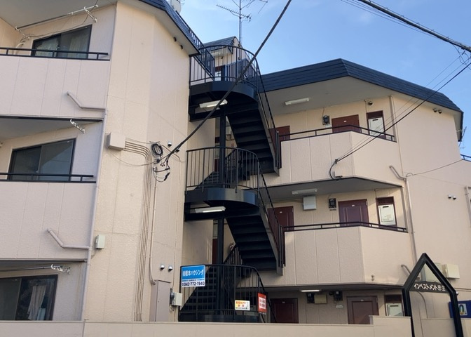 眺望の良さを楽しめるダイニングキッチンで家族団らんの時間を過ごしてはいかがでしょうか。バルコニーから見える景色を家族で眺める時間は、時間が経つのを忘れてしまいそうですね。是非、現地を見に行きましょう！