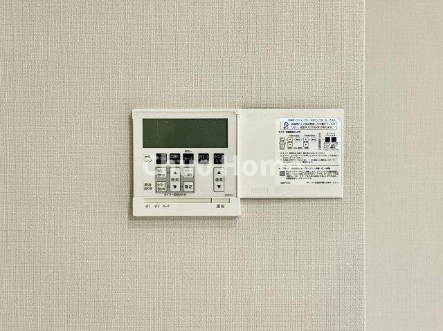 【床暖房】冬は足元から暖めてくれる床暖房はエアコンとは違って埃が舞いませんので健康にも良さそうですね。