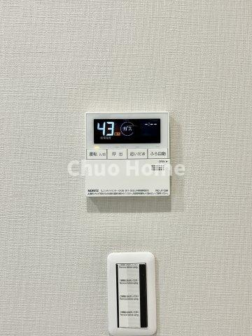 【給湯リモコン】外での一日を忘れさせてくれるオートバス機能でお好みの湯量・温度に調整された浴槽。