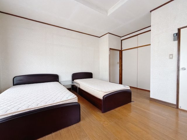 ■洋室｜お子様の一人部屋にピッタリな洋室。木のぬくもりを感じるフローリングは、天然木の味わいが時とともに深みを増していきます。また、傷にも強く、フリーワックスでお手入れもラクラクです♪